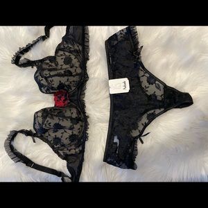 Gorgeous Aubade Set. Sz L bottoms and 34E bra.